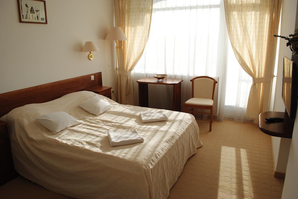 Hotel Claudius Szombathely Ngoại thất bức ảnh