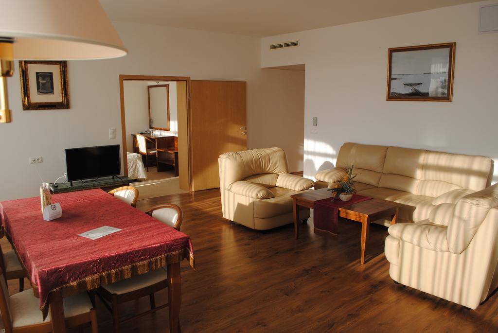 Hotel Claudius Szombathely Ngoại thất bức ảnh