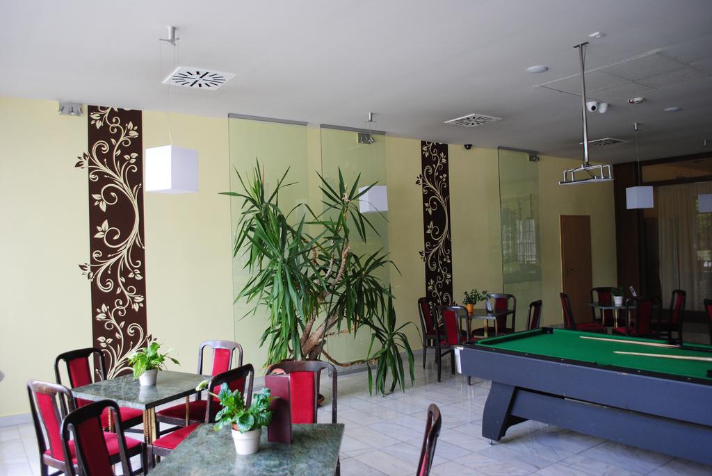 Hotel Claudius Szombathely Ngoại thất bức ảnh